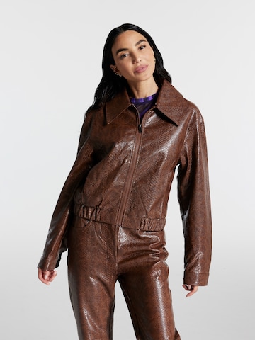 ABOUT YOU x Chiara Biasi Between-Season Jacket 'Alita' in Brown: front