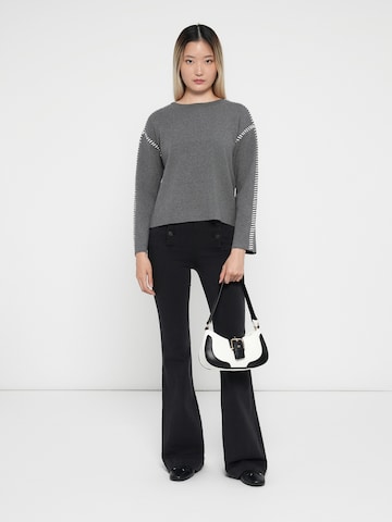Pull-over 'YASSTITCHA' YAS en gris