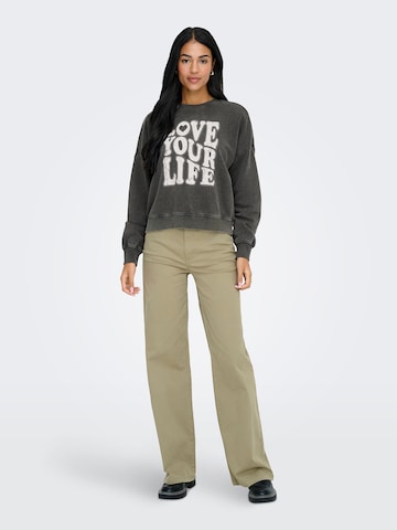 ONLY - Sweatshirt 'ONLLINDA' em preto