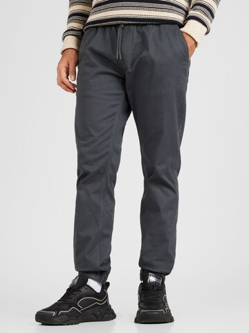 Tommy Jeans Tapered Trousers 'SCANTON' in Grey: front