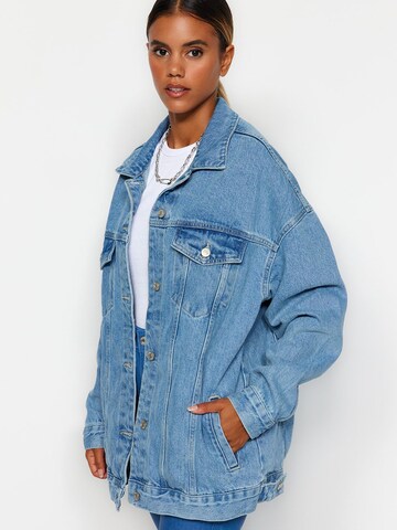 Trendyol Between-season jacket in Blue: front