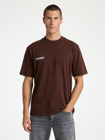 T-Shirt 'Dexx' CHASIN' en marron : devant