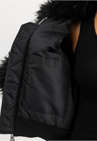 ALPHA INDUSTRIES - Casaco meia-estação 'Cwu-45' em preto
