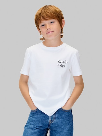 T-Shirt Calvin Klein Jeans en blanc : devant