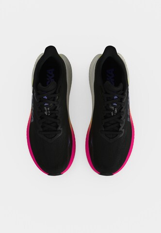 Sneaker de alergat 'MACH X 3' de la HOKA pe negru