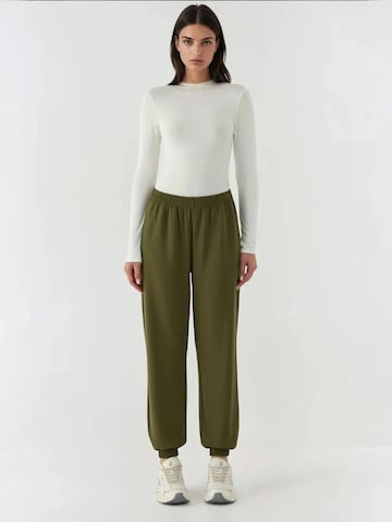 Hiccup Tapered Broek in Groen