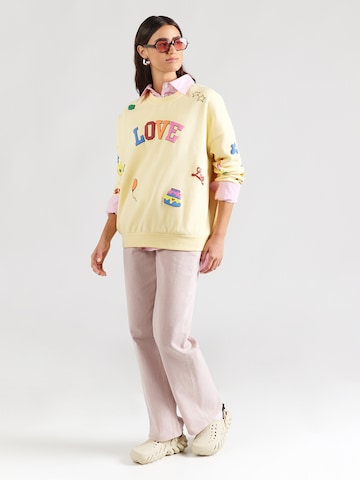 Felpa 'PCDINNA' di PIECES in giallo