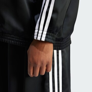 ADIDAS ORIGINALS Tussenjas in Zwart