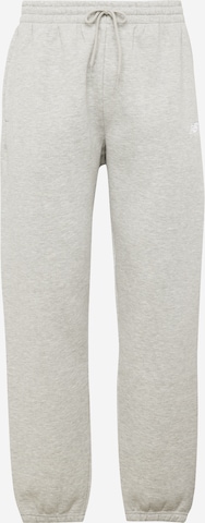 Effilé Pantalon new balance en gris : devant