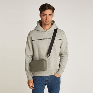 Calvin Klein Crossbody Bag in Green: front