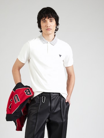 GUESS Bluser & t-shirts 'LYLE' i hvid: forside