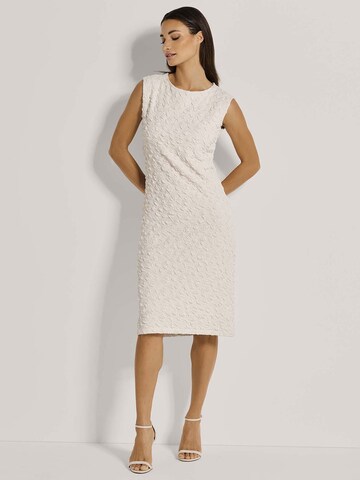 Robe fourreau MADELEINE en blanc : devant