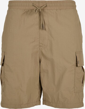 Urban Classics Regular Cargo Pants in Brown: front