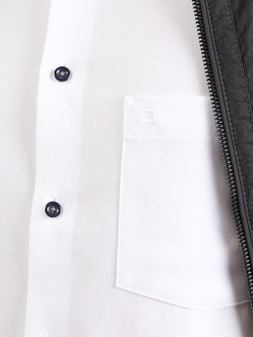 OLYMP - Ajuste regular Camisa de negocios 'Luxor' en blanco