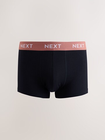 Boxeri de la Next pe negru