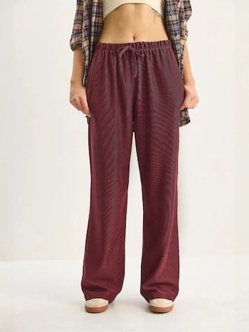 regular Pantaloni di Bianco Lucci in rosso: frontale