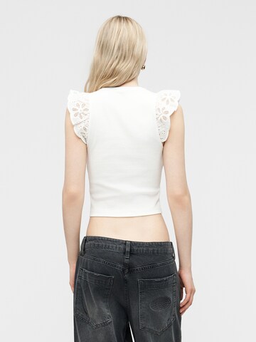 ONLY Top 'ONLCESME' in White