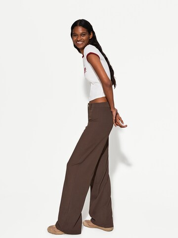 Bershka Loosefit Pantalon in Bruin