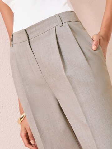 Friends Like These Široký strih Plisované nohavice - Sivá