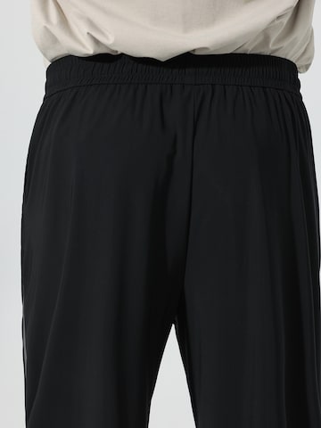 Youthup Tapered Workout Pants in Black