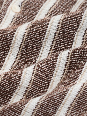 Fit confort Chemise Next en marron