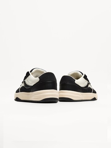 Sneaker bassa di Bershka in nero