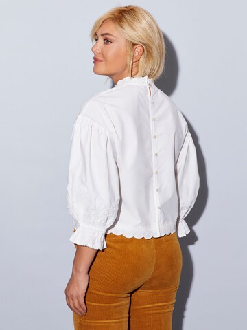 Camicia da donna 'Theodora' di ABOUT YOU x Iconic by Tatiana Kucharova in bianco