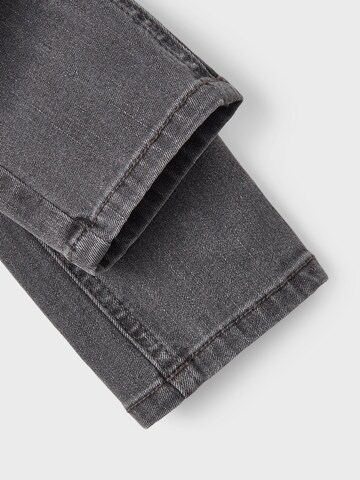 regular Jeans 'PETE' di NAME IT in grigio