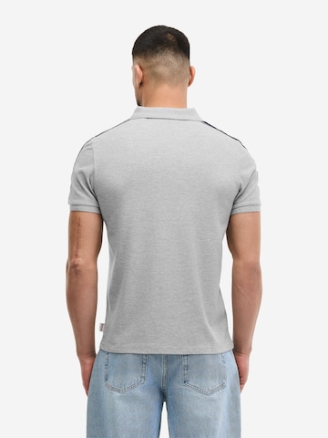 Tricou 'Pelton' de la LONSDALE pe gri