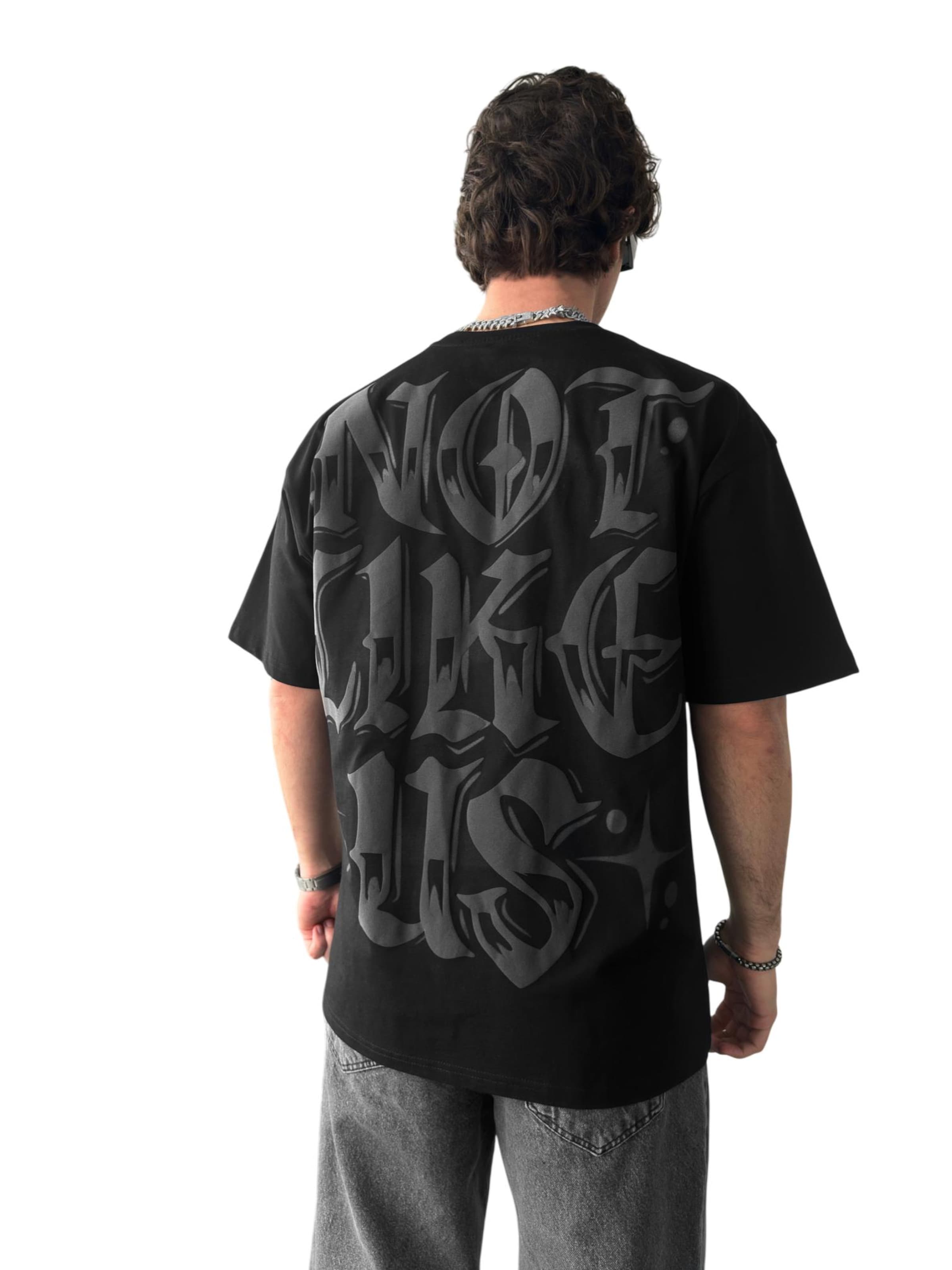 Kleidermafia Shirt 'Oversize Not Like Us T-shirt - Black' in Zwart: voorkant