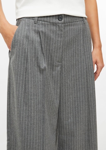 s.Oliver Wide leg Pleat-front trousers in Grey