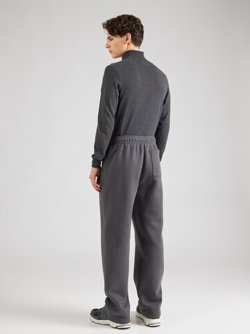 Abercrombie & Fitch Loosefit Kalhoty – šedá