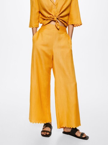 MANGO Szeroka nogawka Spodnie 'Almond' w kolorze żółty: przód