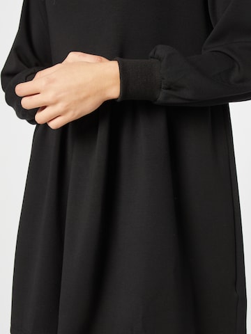 Robe 'Marina' ABOUT YOU en noir