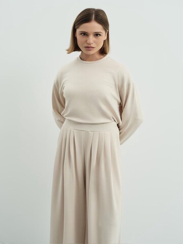 C&City Wide Leg Hose in Beige
