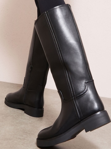 Friends Like These - Bota em preto