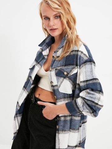 Veste mi-saison Trendyol en bleu