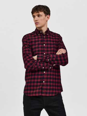 SELECTED HOMME Slim fit Button Up Shirt in Red: front
