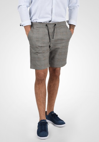 Regular Pantalon chino 'Chestin' BLEND en gris : devant