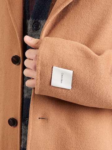 Calvin Klein Демисезонное пальто в Коричневый