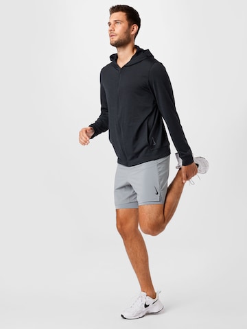 NIKE - Sudadera con cremallera deportiva en gris