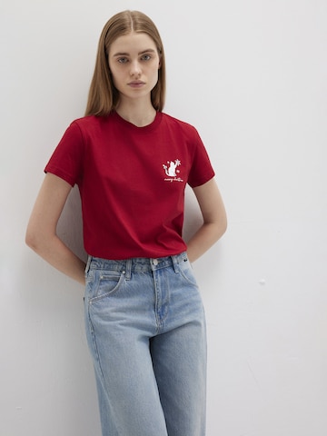 Mavi Shirts i rød: forside