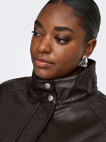 ONLY Carmakoma Overgangsjakke 'CARNew Julia' i brun