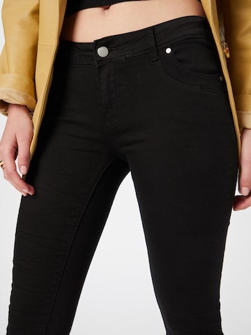 Hailys Slimfit Jeans 'Jenna' in Schwarz