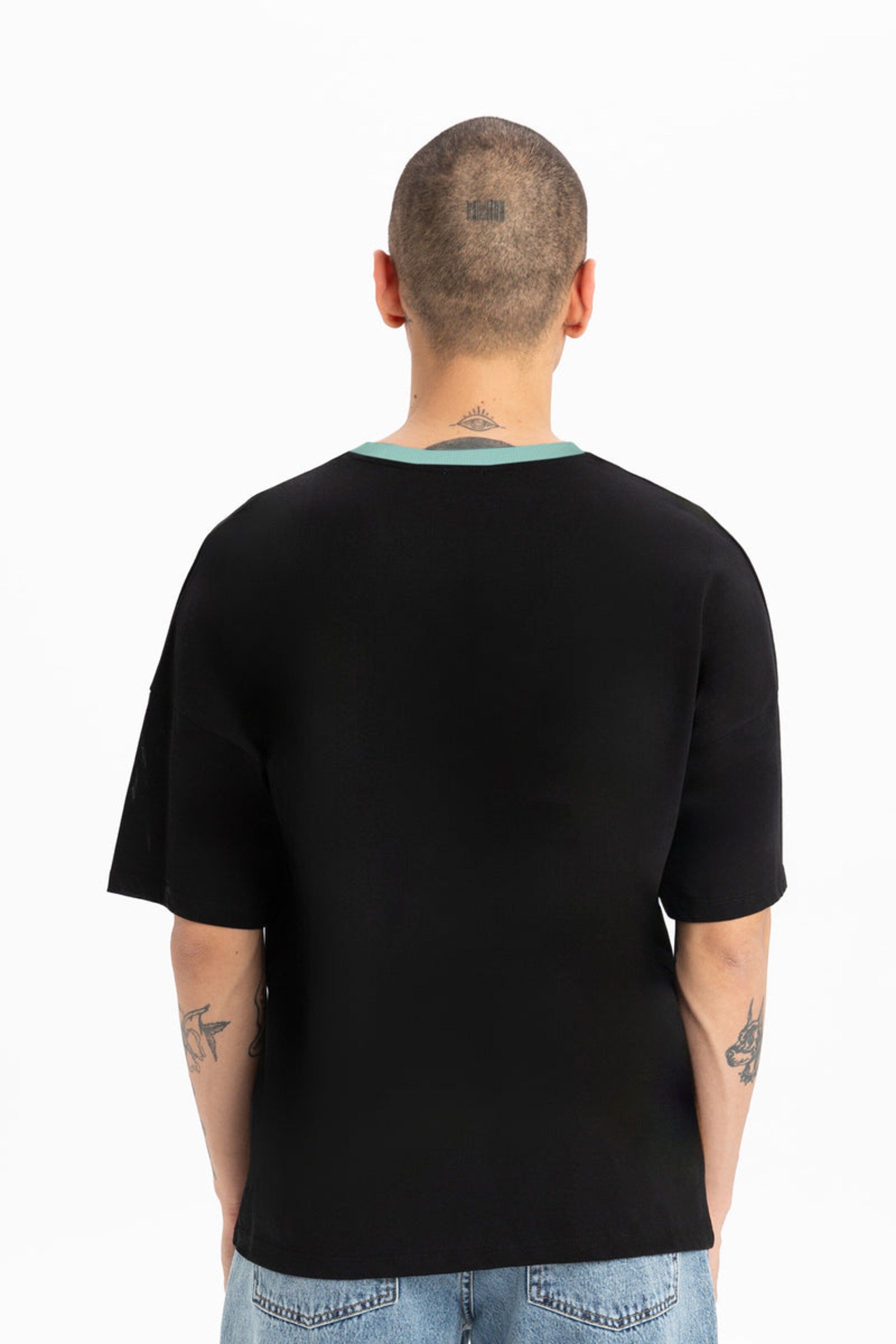 UNIQVIBE T-Shirt in Schwarz