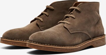 SELECTED HOMME Buty Chukka 'Riga' w kolorze brązowy