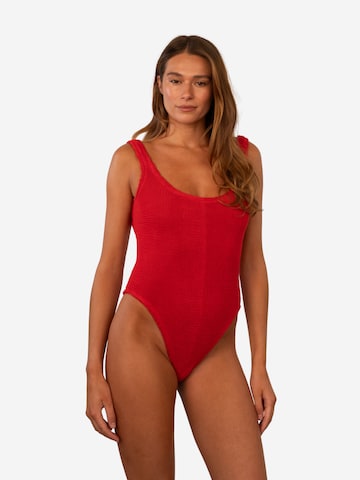 Billie Swim Klassiek Badpak 'Ikaria Swimsuit' in Rood: voorkant