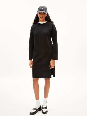 Robes en maille 'ROSANNIAAS' ARMEDANGELS en noir : devant