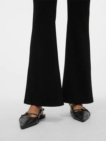 VERO MODA Flared Broek in Zwart