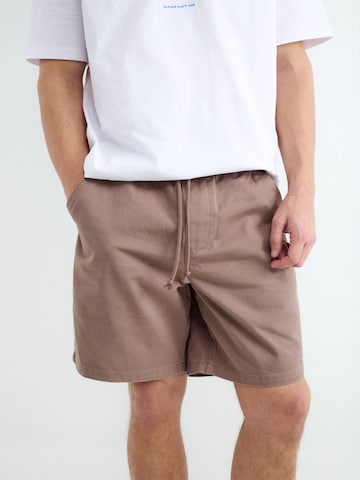 BALMOHK Loosefit Housut värissä harmaa: etupuoli